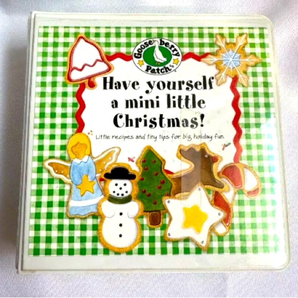 GOOSEBERRY PATCH MINI XMAS COOKBOOK & 8 MINI COOKIE CUTTERS. EXCELLENT CONDITION
